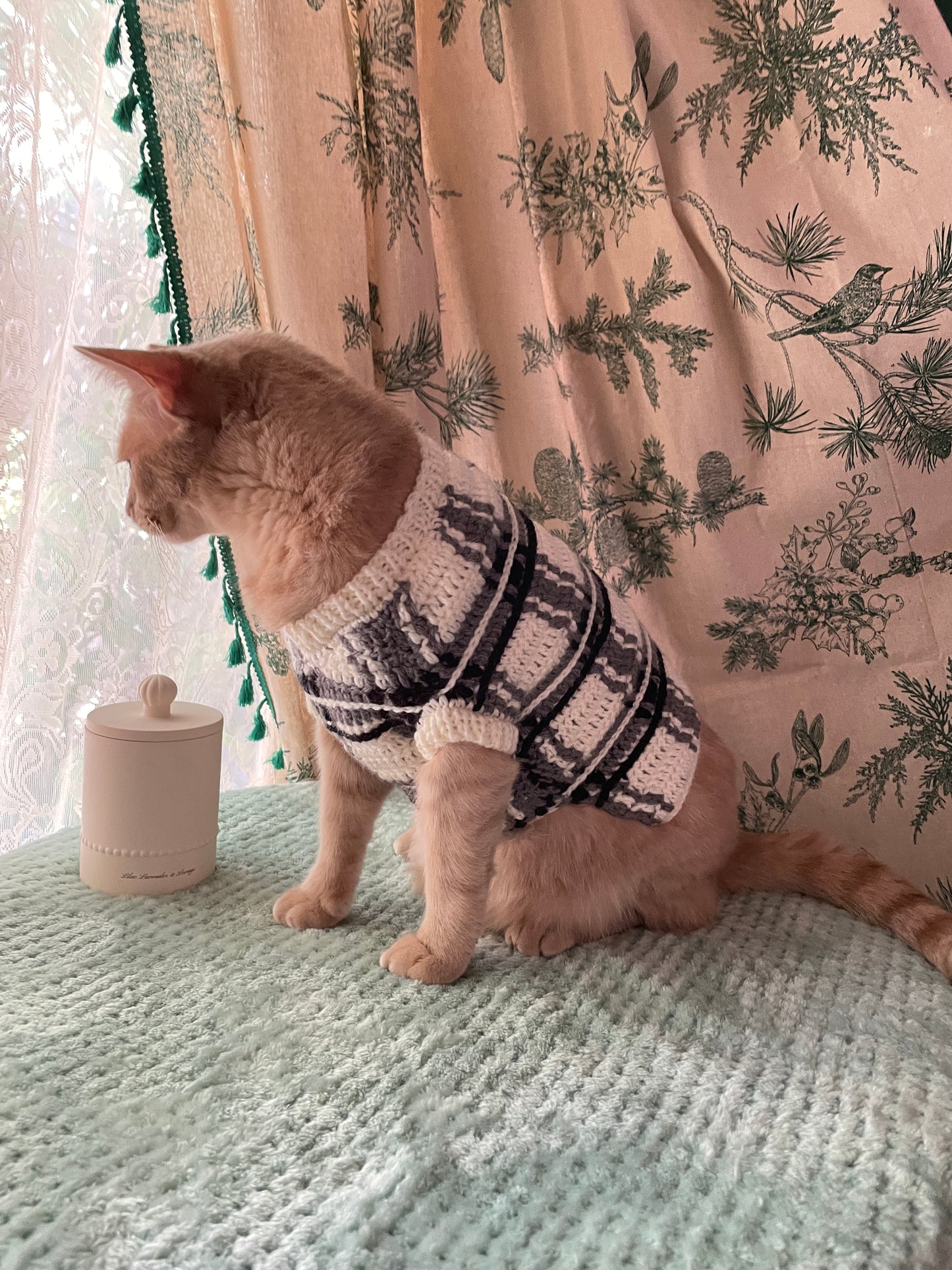 Customaized Handmade Crocheted Traditional Pattern Sweater for Pet